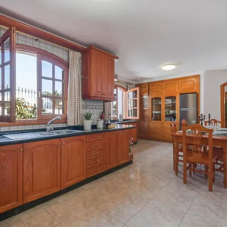 Alizuth Villa *
